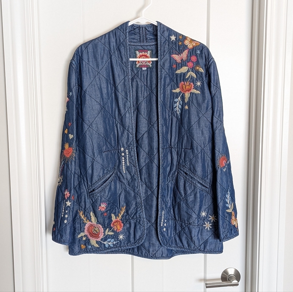Johnny Was Designer Quilted Denim Jacket - Embroidered Flowers And Designs Sz L